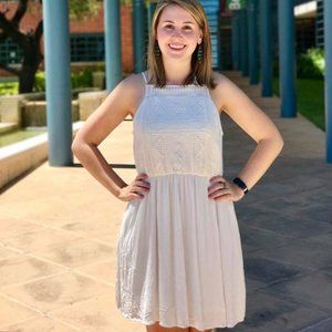 Casual White Dress with Lace Detailing